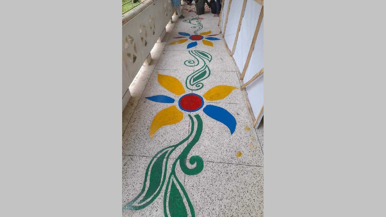 রং-তুলিতে সেজেছে বরিশাল বিশ্ববিদ্যালয় ক্যাম্পাস। ছবি : কালবেলা