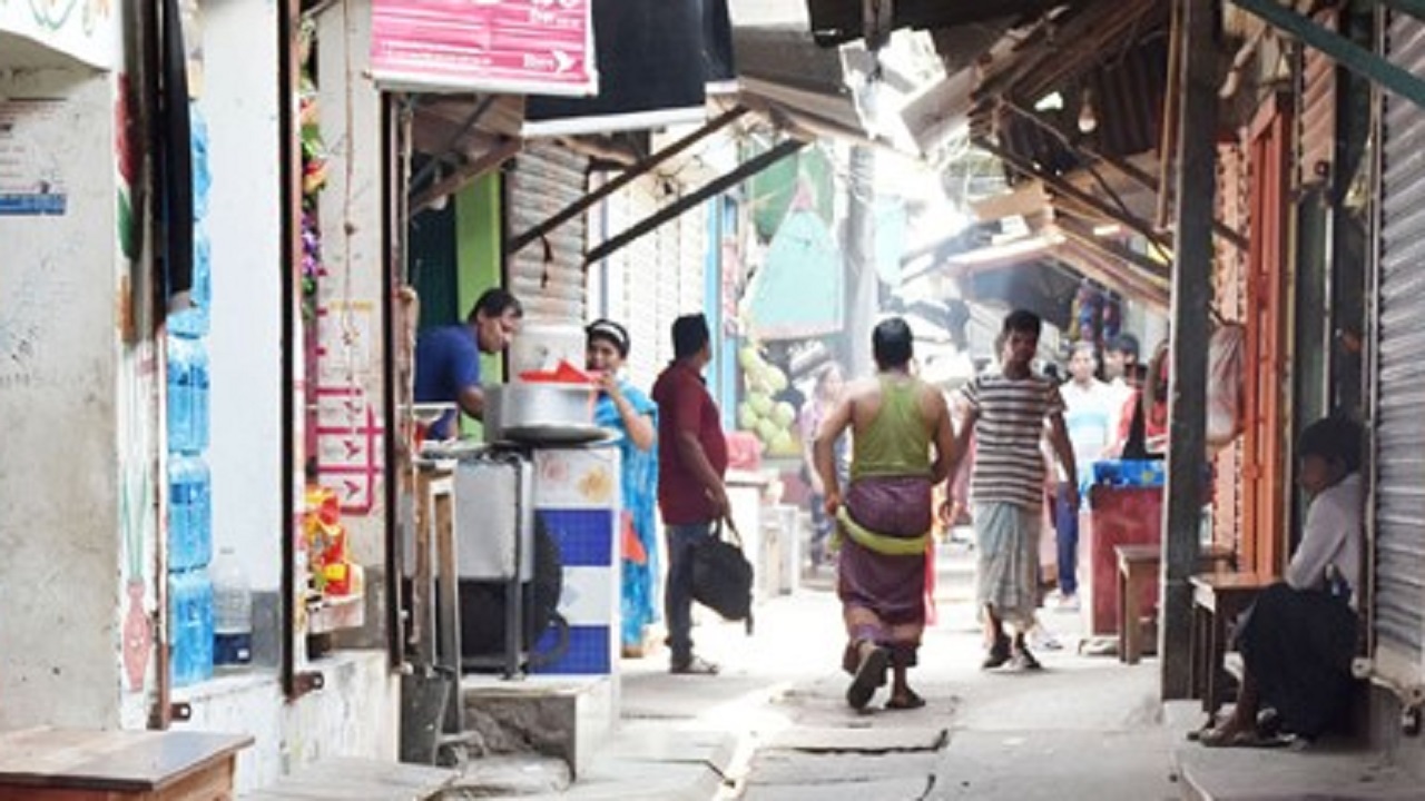 দৌলতদিয়া যৌনপল্লী একটি গলিপথ। ছবি : কালবেলা