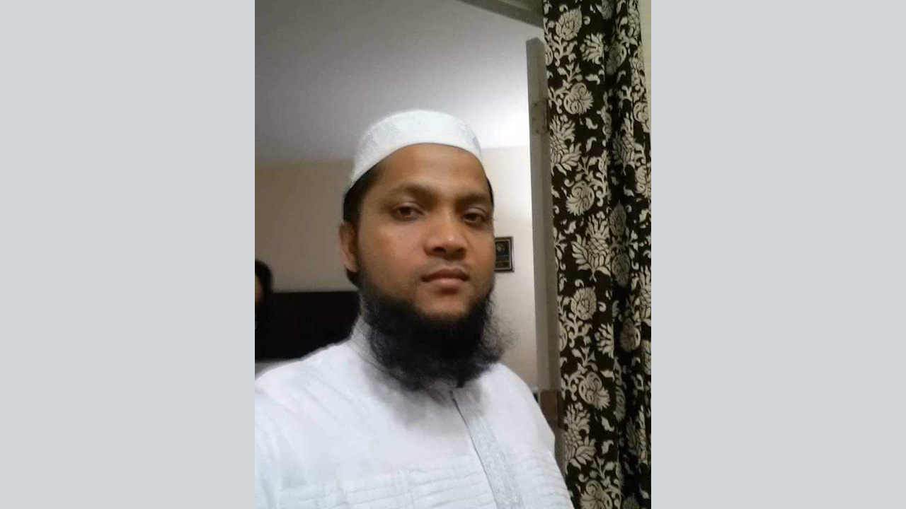 কাভার্ডভ্যানের ধাক্কায় প্রাণ গেল আমেরিকা প্রবাসী মাওলানা নুর উল্লাহর। ছবি : কালবেলা