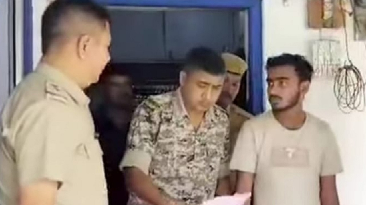 প্রেমের টানে ভারতে গিয়ে আটক হলেন বাংলাদেশি এক যুবক। ছবি : সংগৃহীত