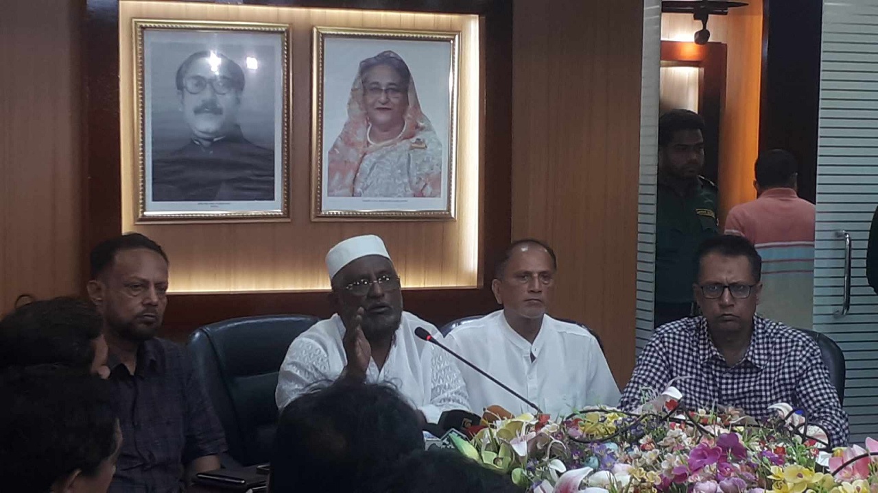 জ্বালানি তেল ব্যবসায়ীদের দাবি যৌক্তিক, ধর্মঘট অযৌক্তিক বলে মন্তব্য করেছেন পেট্রল পাম্প ওনার্স অ্যাসোসিয়েশনের সভাপতি নাজমুল হক। ছবি : কালবেলা
