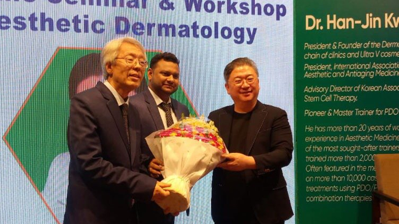 কৃষিবিদ ইনস্টিটিউটে কোরিয়ান বিউটি ওয়ার্ল্ড লিমিটেড আয়োজিত ডার্মাস্টার ক্লিনিকের বাংলাদেশ শাখার উদ্বোধন। ছবি : কালবেলা