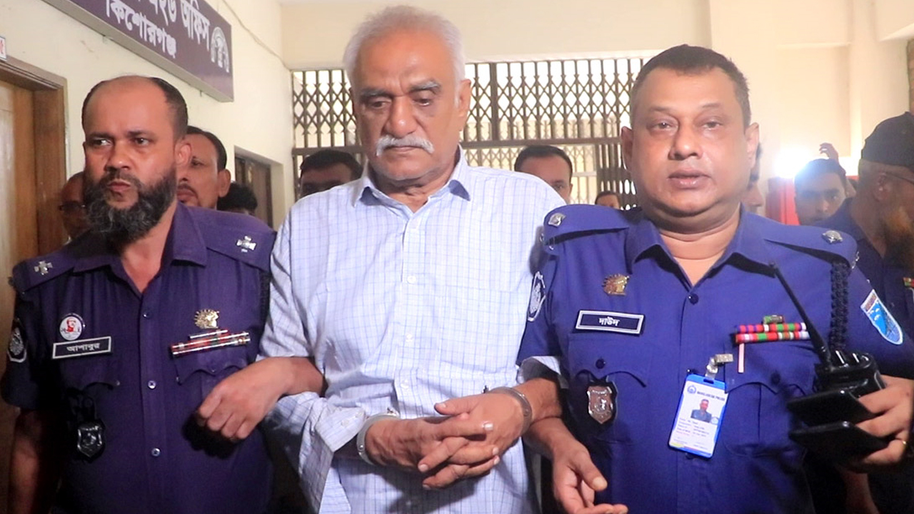 বিএনপি নেতা আবু সাঈদ চাঁদকে সোমবার কিশোরগঞ্জের আদালতে হাজির করা হয়। ছবি : কালবেলা