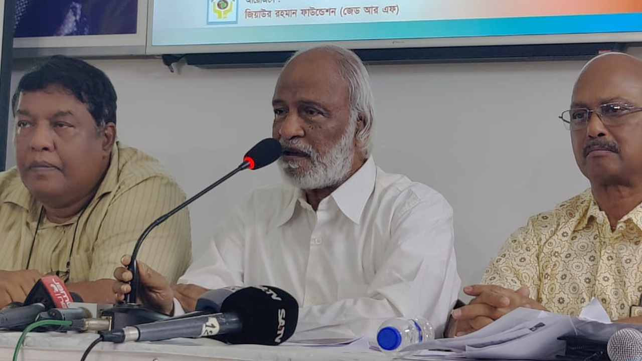 ‘ডেঙ্গু পরিস্থিতি এবং করণীয়’ শীর্ষক এই আলোচনা সভায় বিএনপির স্থায়ী কমিটির সদস্য ড. আব্দুল মঈন খান। ছবি : কালবেলা
