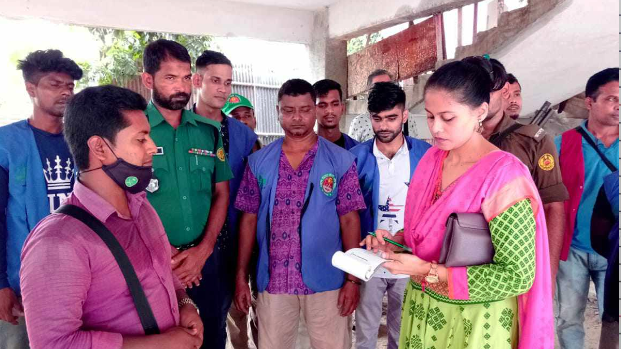 ঢাকা উত্তর সিটি করপোরেশনের (ডিএনসিসি) ভ্রাম্যমাণ আদালতের অভিযান। ছবি : কালবেলা
