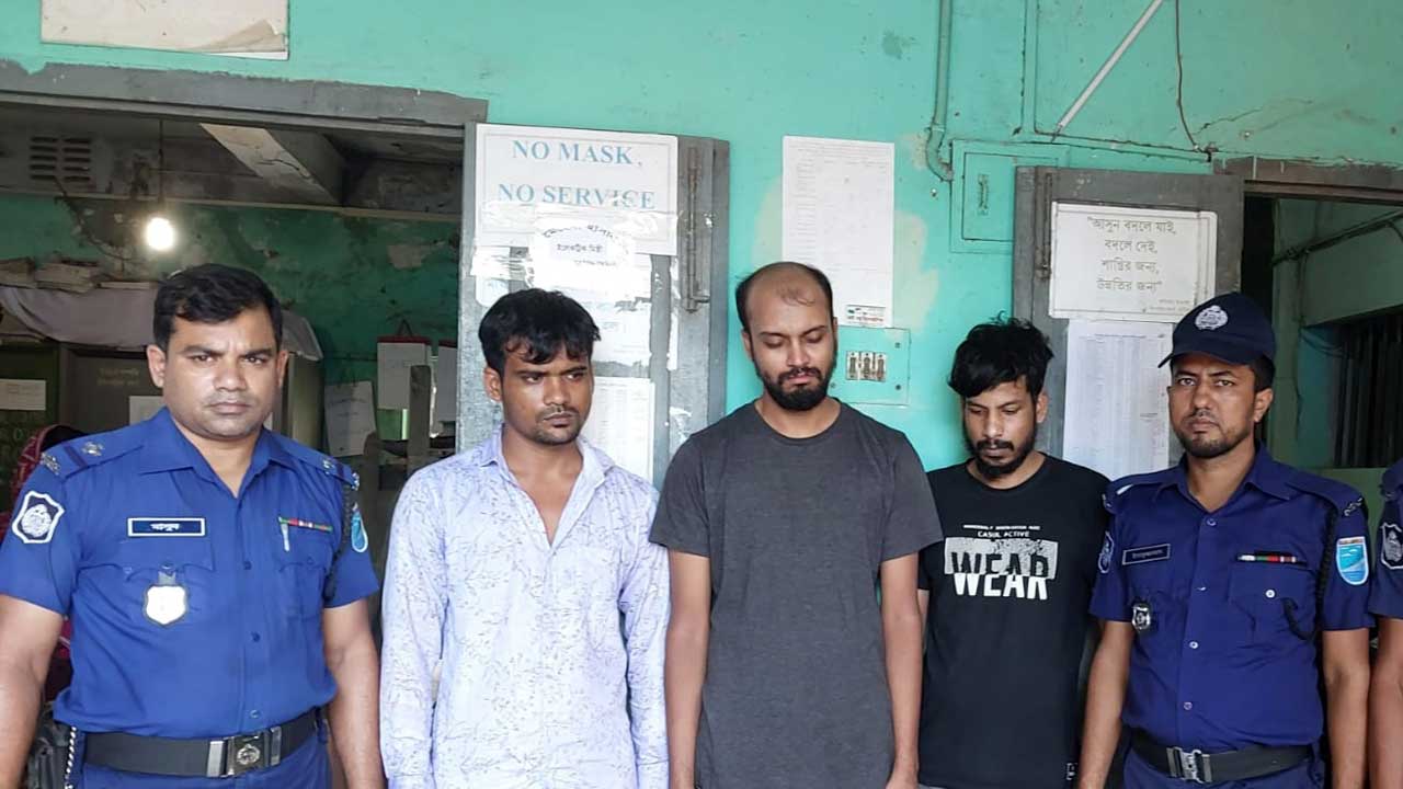 তিন মাদক কারবারি গ্রেপ্তার। ছবি : কালবেলা