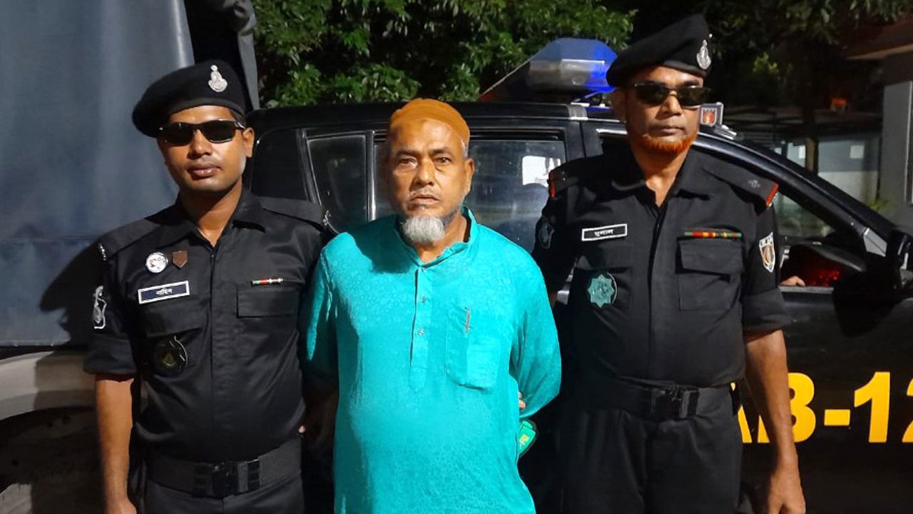 শিশু ধর্ষণের দায়ে র‌্যাবের হাতে গ্রেপ্তার আবু সালাম। ছবি : কালবেলা