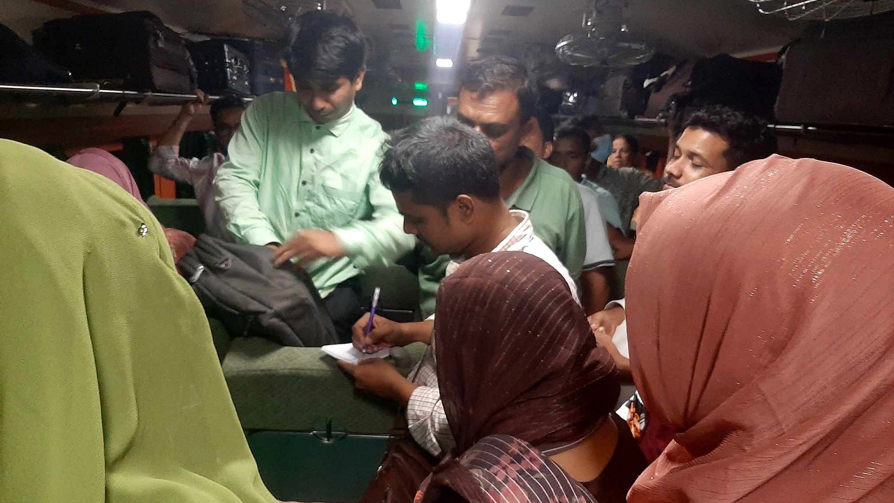 ঢাকা-চিলাহাটীগামী আন্তঃনগর চিলাহাটি এক্সপ্রেস ট্রেন। ছবি : সংগৃহীত