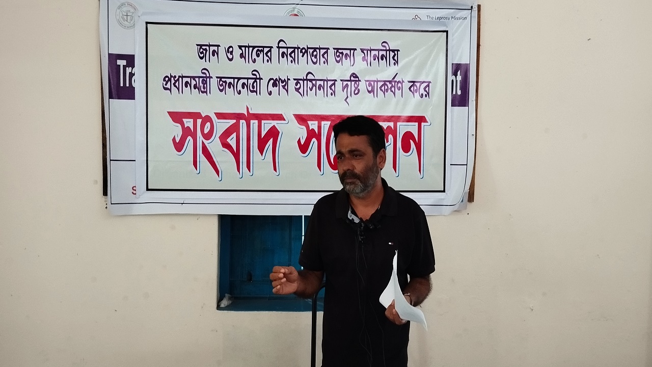 সংবাদ সম্মেলনে মেহেরপুর জেলা যুবলীগের আহ্বায়ক কমিটির সদস্য দেবাশীষ কুমার বাগচি মনু। ছবি : কালবেলা