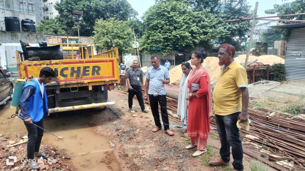 ঢাকা উত্তর সিটি করপোরেশনের পরিচালিত মশক নিধন অভিযান। ছবি : সৌজন্য