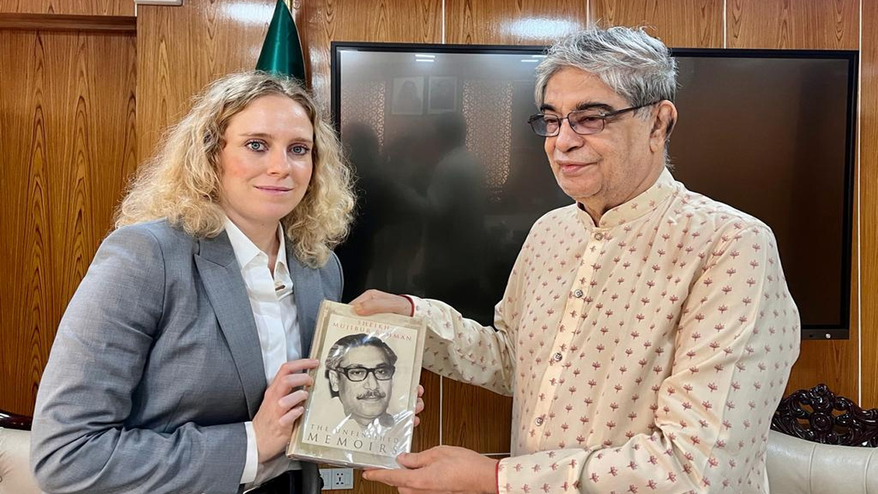 টিকটক কর্মকর্তার সঙ্গে ডাক ও টেলিযোগাযোগ মন্ত্রী মোস্তাফা জব্বারের সাক্ষাৎ। ছবি : কালবেলা