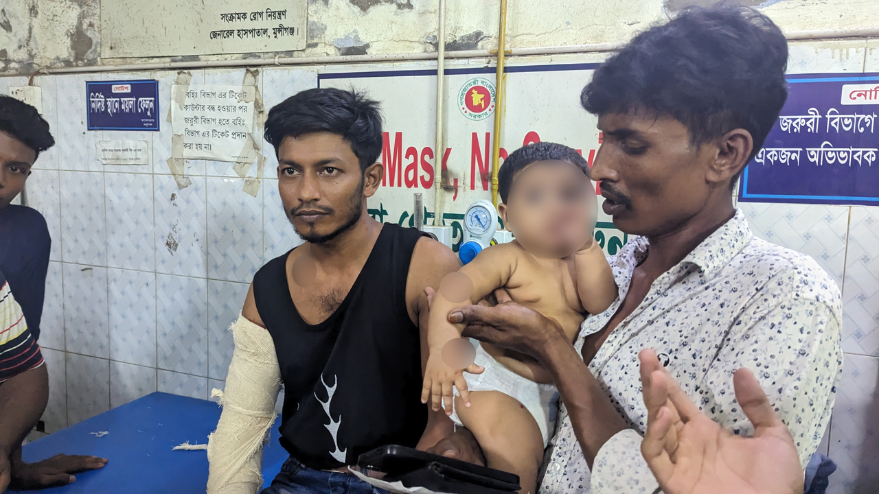 হাসপাতালে চিকিৎসা নিচ্ছেন আহতরা। ছবি : কালবেলা