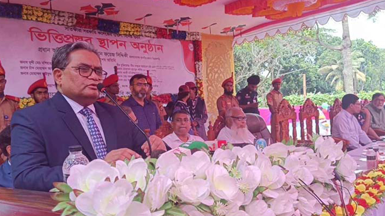 সাতক্ষীরায় প্রধান বিচারপতি হাসান ফয়েজ সিদ্দিকী। ছবি : সংগৃহীত