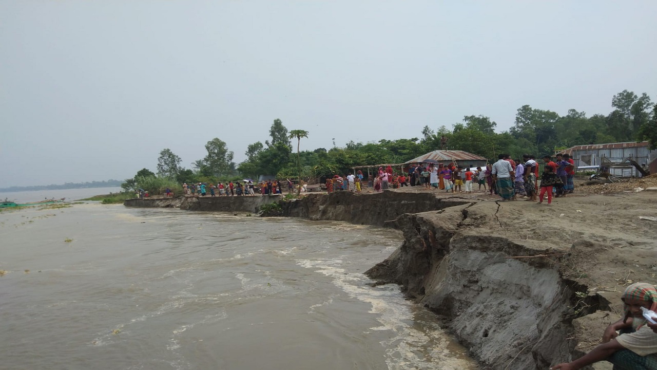 একযুগ ধরে চলছে যমুনার ভাঙন। ছবি : কালবেলা