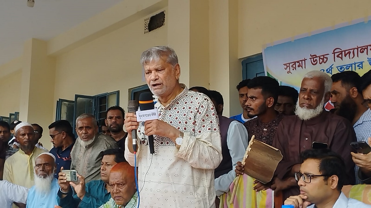 সুনামগঞ্জে শিক্ষাপ্রতিষ্ঠানের ভবন উদ্বোধনকালে বক্তব্য রাখছেন পরিকল্পনামন্ত্রী। ছবি : কালবেলা