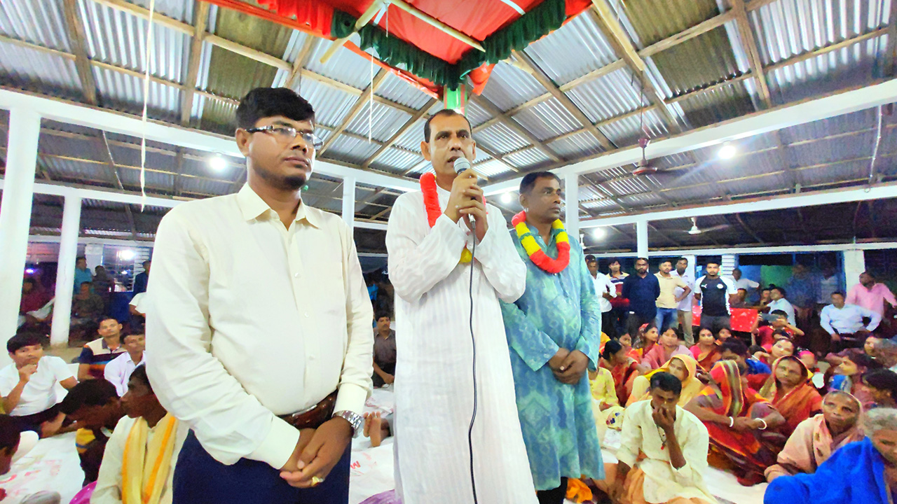নড়াইলে জন্মাষ্টমী উপলক্ষে দুদিনব্যাপী পদাবলি কীর্তন অনুষ্ঠিত। ছবি : কালবেলা