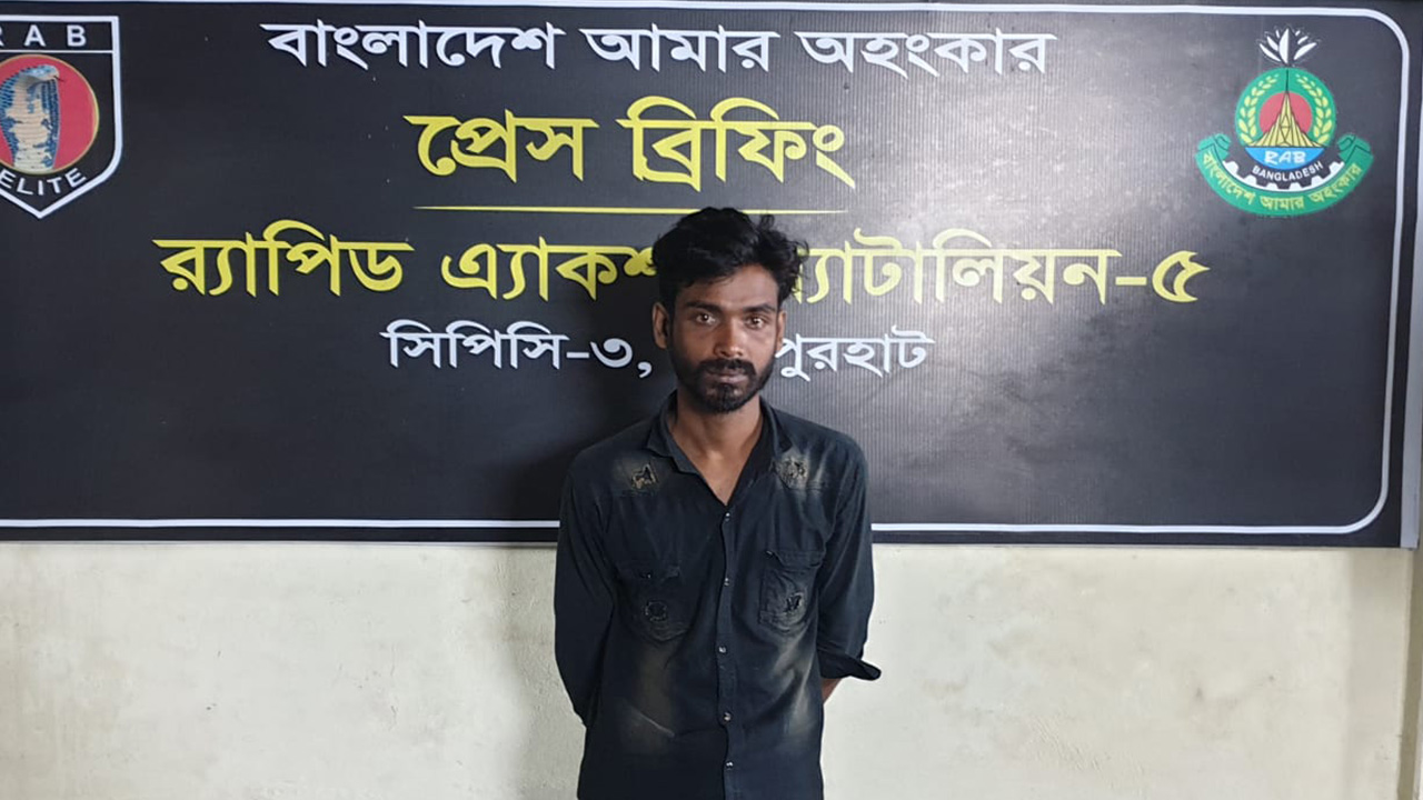 জয়পুরহাটে মাদক মামলার যাবজ্জীবন সাজাপ্রাপ্ত আসামি গ্রেপ্তার। ছবি : কালবেলা