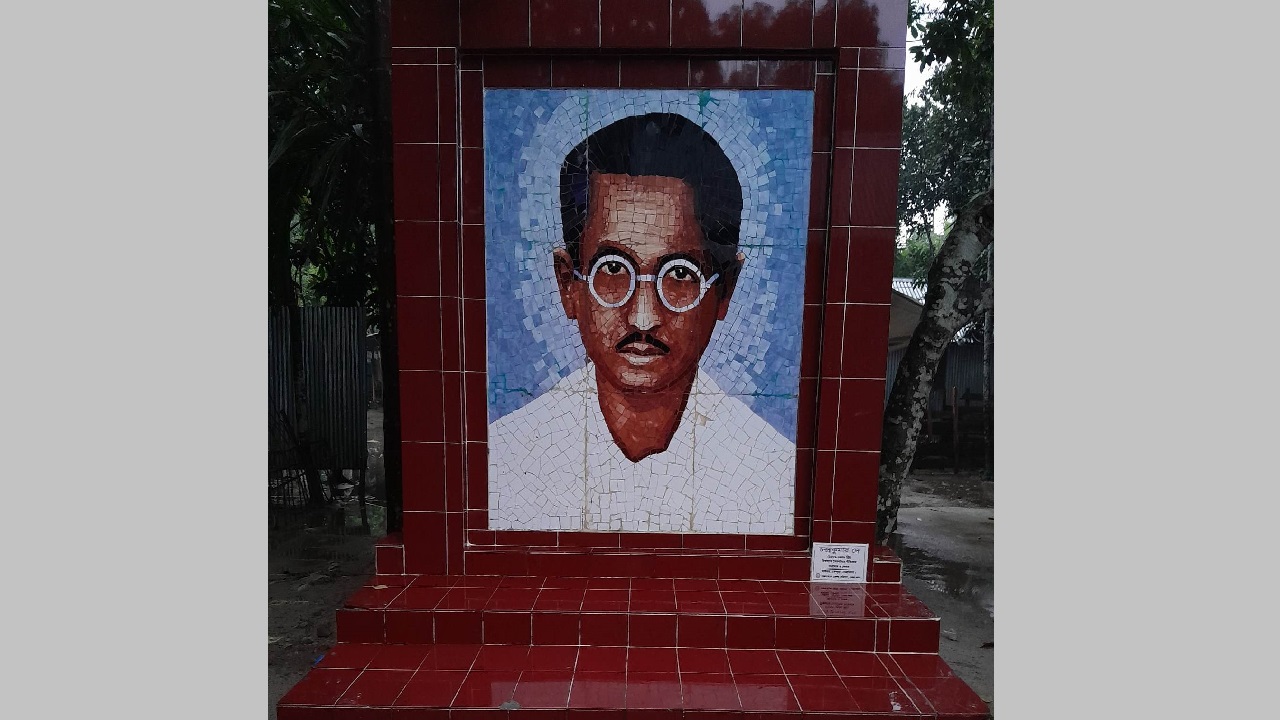 বাংলা লোকসাহিত্যের একজন অন্যতম প্রধান সংগ্রাহক চন্দ্র কুমার দে’র ম্যুরাল। ছবি : কালবেলা