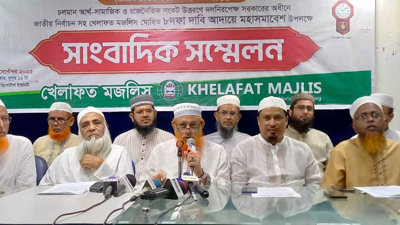 ডিআরইউ-তে সংবাদ সম্মেলনে বক্তব্য রাখছেন খেলাফত মজলিসের মহাসচিব ড. আহমদ আবদুল কাদের। ছবি : কালবেলা