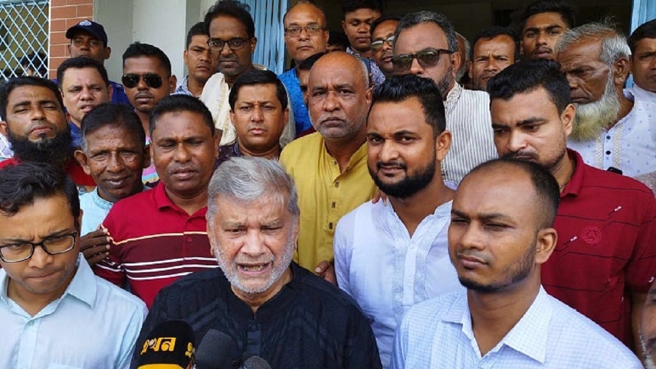 সুনামগঞ্জের শান্তিগঞ্জ উপজেলার আবদুল মজিদ কলেজে বক্তব্য রাখছেন পরিকল্পনামন্ত্রী। ছবি : কালবেলা
