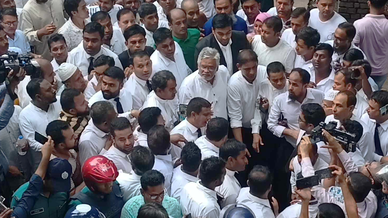 আদালতে বিএনপি নেতা আমানউল্লাহ আমান। ছবি : কালবেলা
