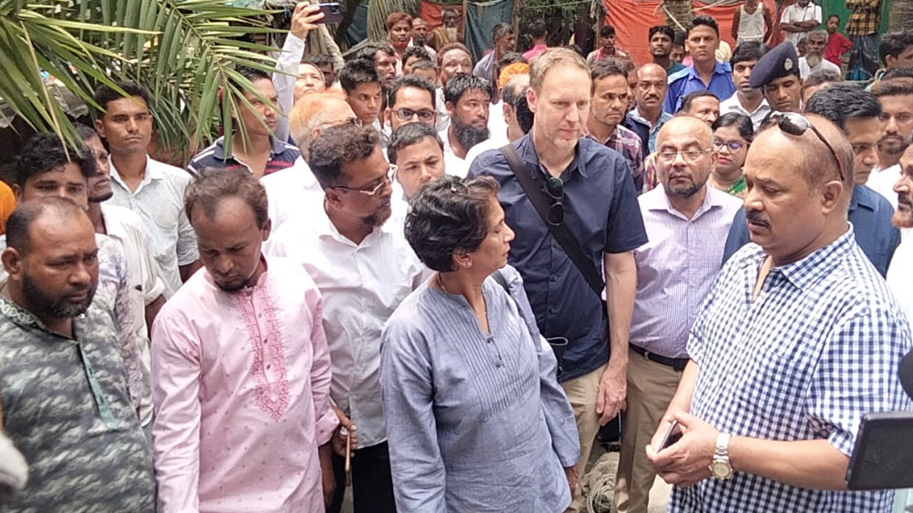 জাতিসংঘের ৯ সদস্যের প্রতিনিধি দল রোববার নোয়াখালীর হাতিয়া সফর করে। ছবি : কালবেলা