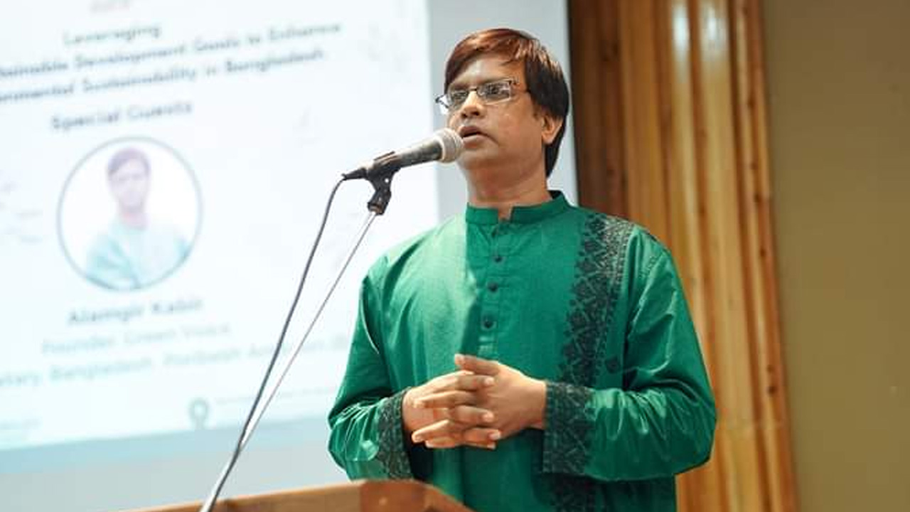 খুলনা বিশ্ববিদ্যালয়ে পরিবেশবিষয়ক সেমিনারে বক্তব্য রাখছেন অতিথিরা। ছবি : কালবেলা