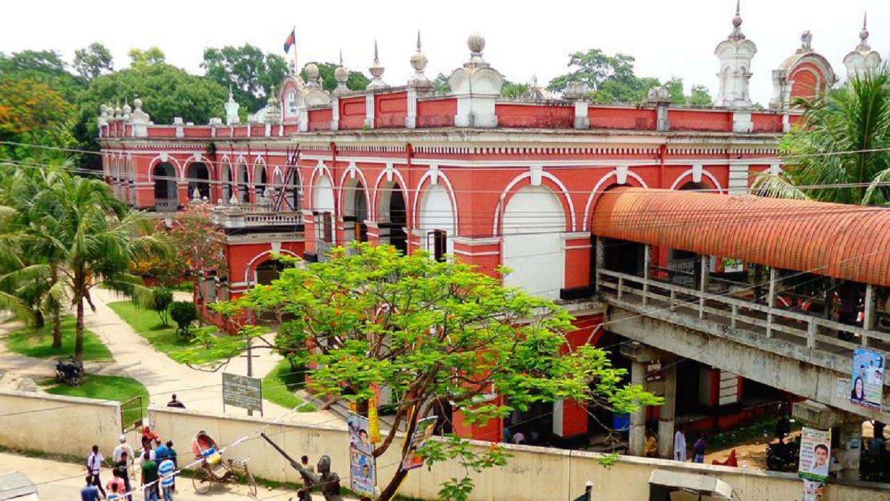 ফরিদপুর জেলা জজ আদালত। ছবি : কালবেলা