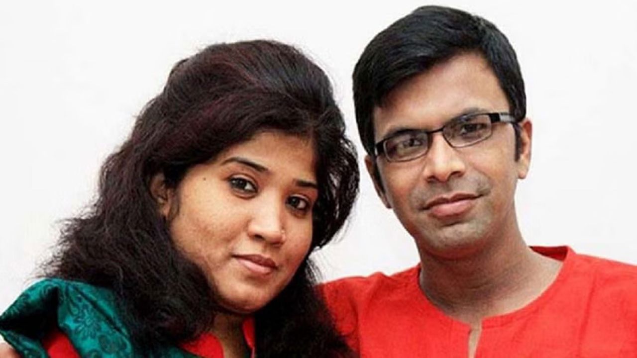 সাংবাদিক দম্পতি সাগর সরওয়ার ও মেহেরুন রুনি। পুরোনো ছবি
