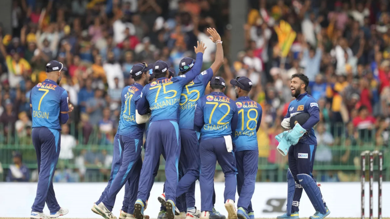 শ্রীলঙ্কা দল উইকেট পাওয়ার পর উল্লাস। ছবি : সংগৃহীত