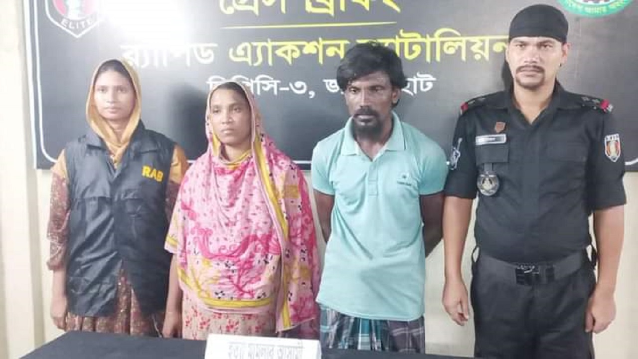 গ্রেপ্তার রেজ্জাকুল ওরফে রাজ্জাক ও তার স্ত্রী সাবিনা ইয়াসমিন। ছবি : কালবেলা