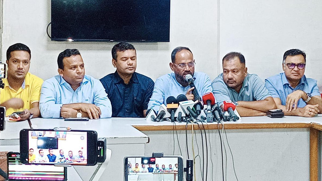 নয়াপল্টনে সংবাদ সম্মেলনে জাতীয়তাবাদী যুবদলের সভাপতি সুলতান সালাউদ্দিন টুকু। ছবি : কালবেলা