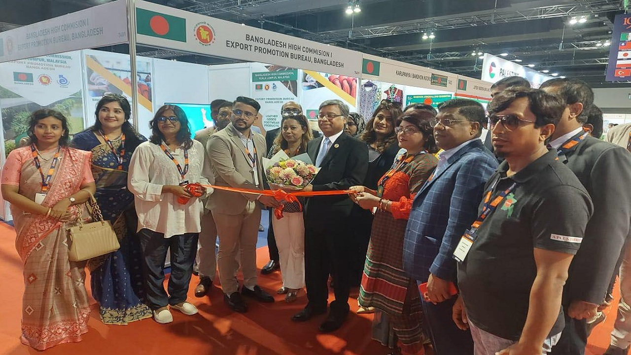 মালয়েশিয়া আন্তর্জাতিক হালাল শোকেসের ১৯তম আসরে বিশ্বের অন্যান্য দেশের পাশাপাশি বাংলাদেশ অংশগ্রহণ করেছে। ছবি : কালবেলা