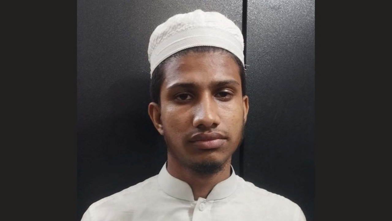 ঝালকাঠির নলছিটিতে রোহিঙ্গা যুবক আটক। ছবি : কালবেলা
