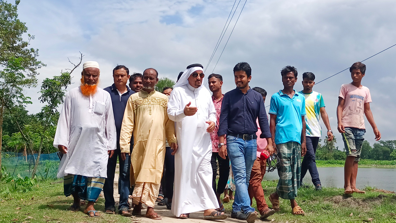 সৌদি আরবের জেদ্দায় স্থানীয় বাসিন্দা আবু নাসের ময়মনসিংহে। ছবি : কালবেলা