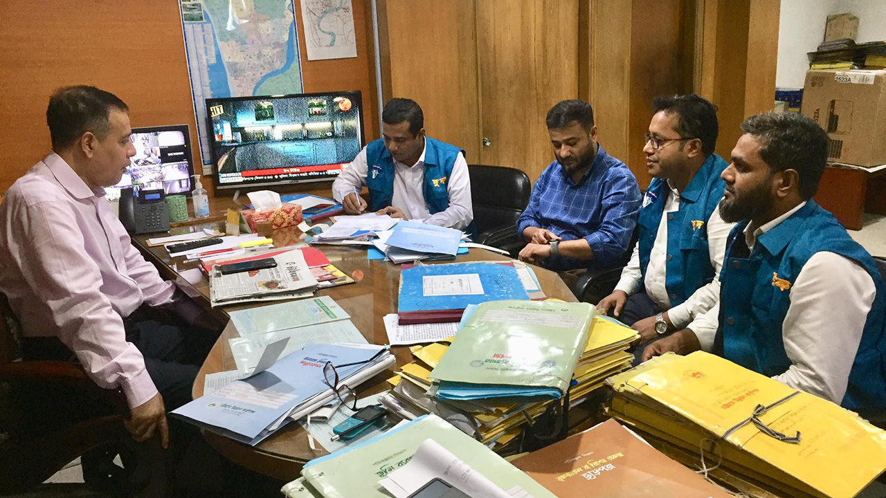চট্টগ্রামে দুদকের অভিযানে সিডিএ’র নথিতে অসঙ্গতি ধরা। ছবি : কালবেলা