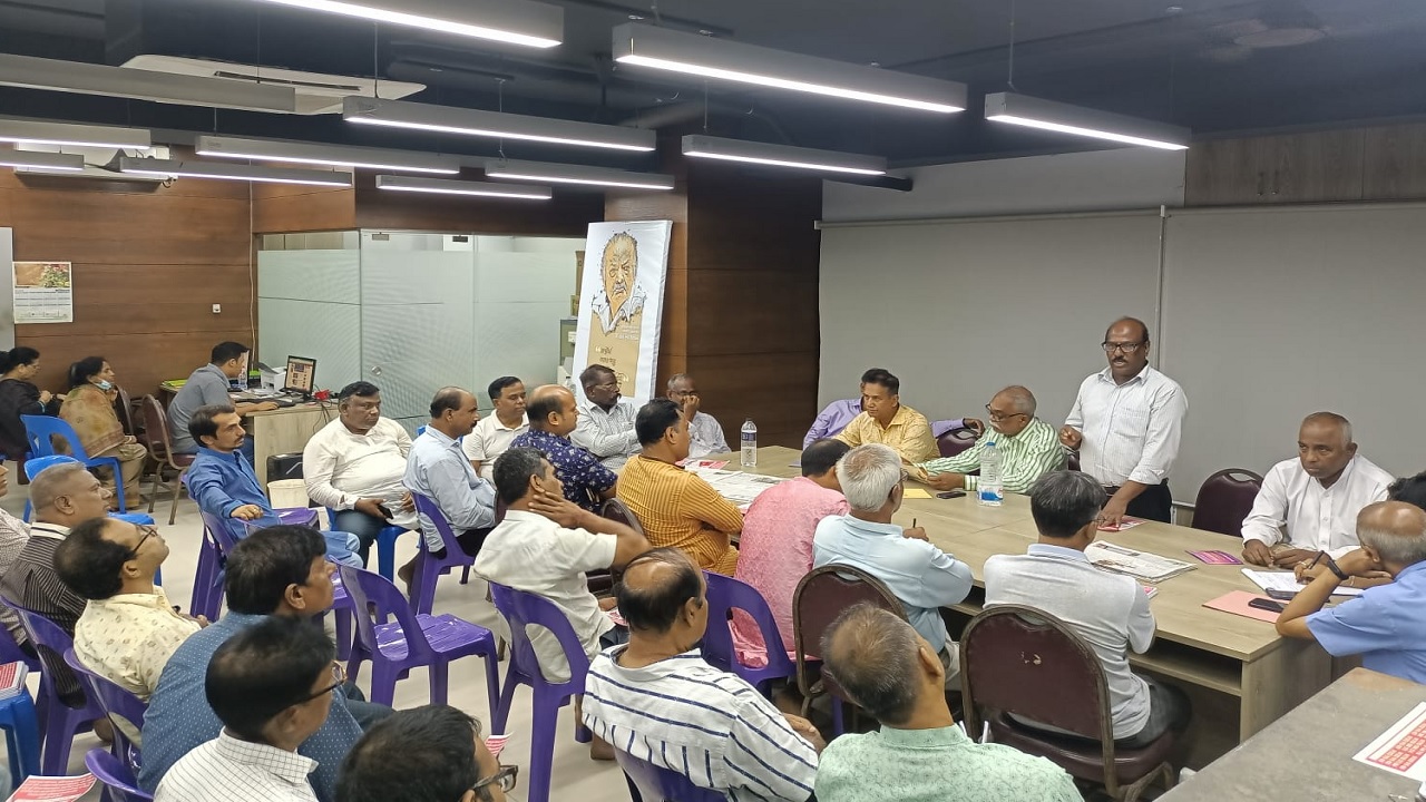 বাংলাদেশ হিন্দু বৌদ্ধ খ্রিস্টান ঐক্য পরিষদের ঢাকা মহানগর দক্ষিণের মতবিনিময় সভায় বক্তারা। ছবি : কালবেলা