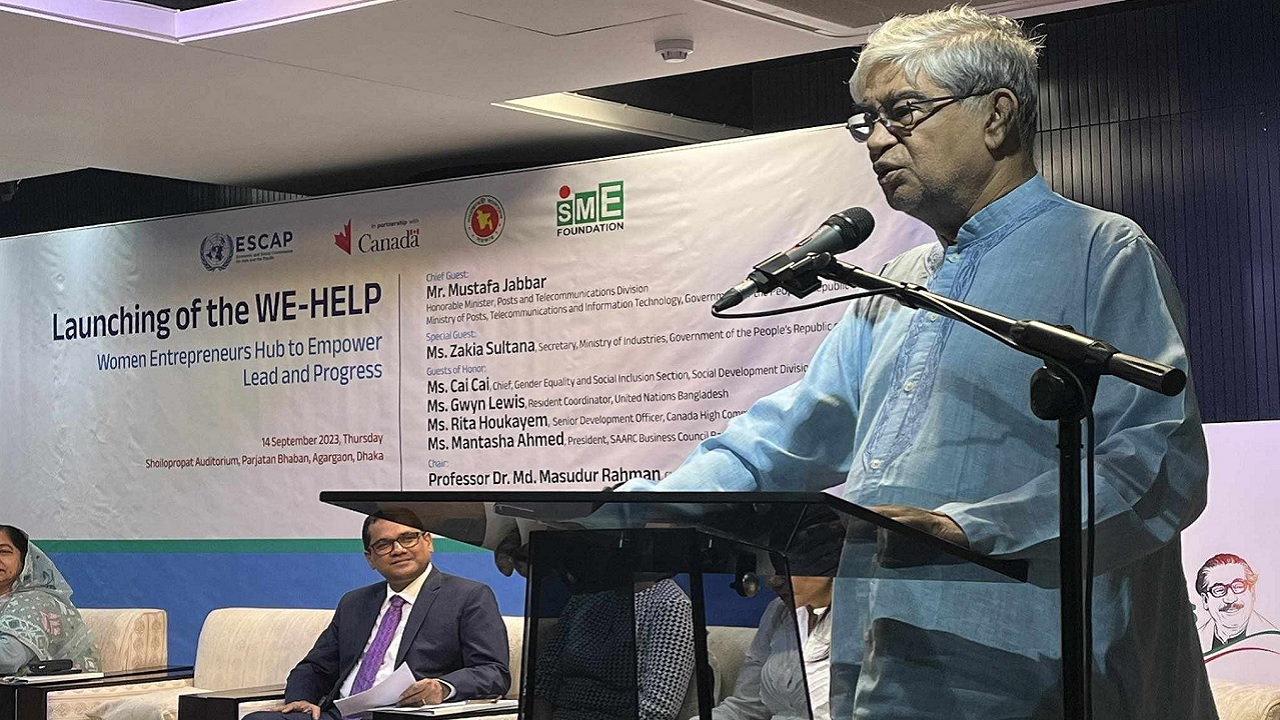 ঢাকায় এসএমই ফাউন্ডেশন আয়োজিত এক অনুষ্ঠানে প্রধান অতিথির বক্তব্যে কথা বলেন ডাক ও টেলিযোগাযোগমন্ত্রী মোস্তাফা জব্বার। ছবি : কালবেলা