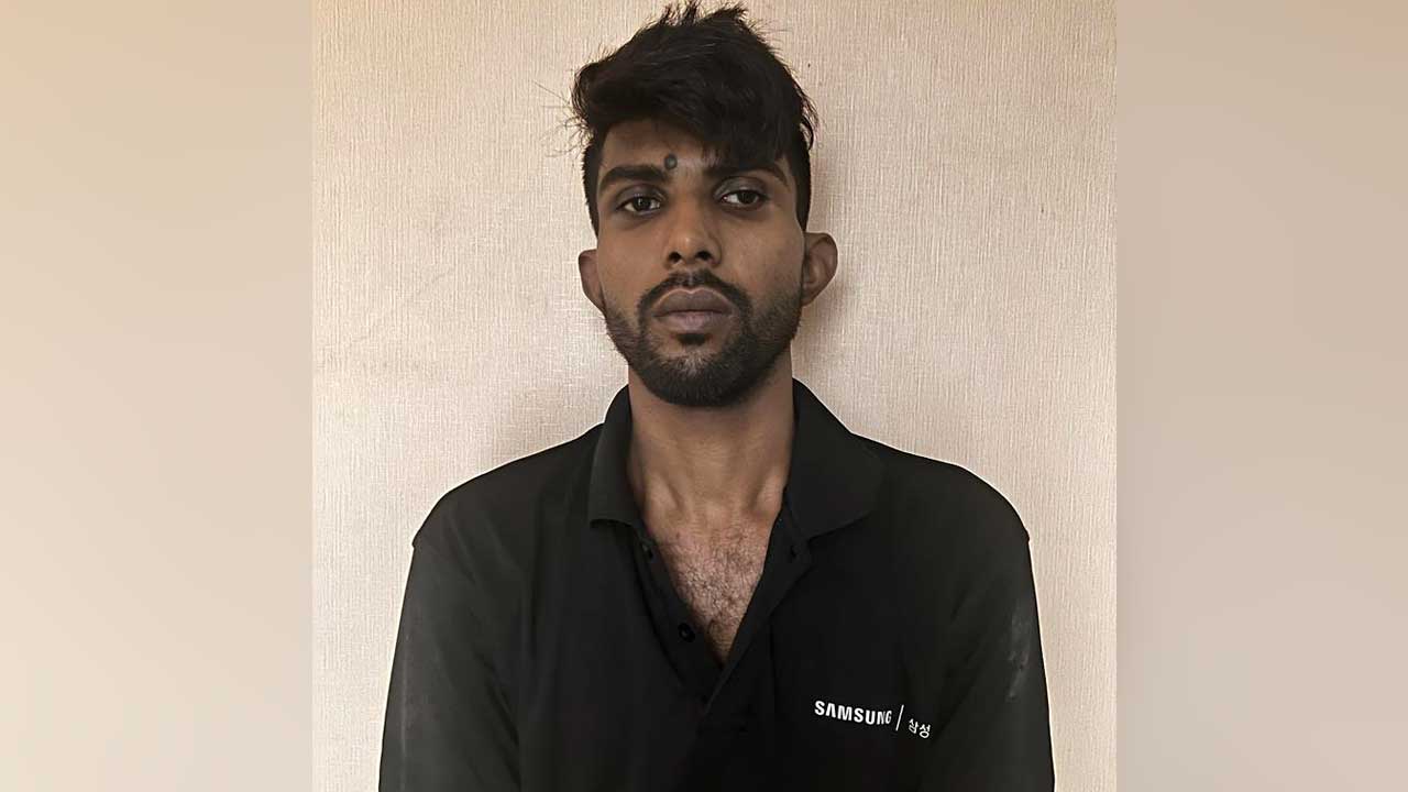 গ্রেপ্তার মাদক বিক্রেতা জনি। ছবি : সংগৃহীত