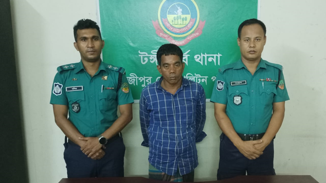 গাজীপুরে পুলিশের অভিযানে গ্রেপ্তার কামাল হোসেন। ছবি : কালবেলা