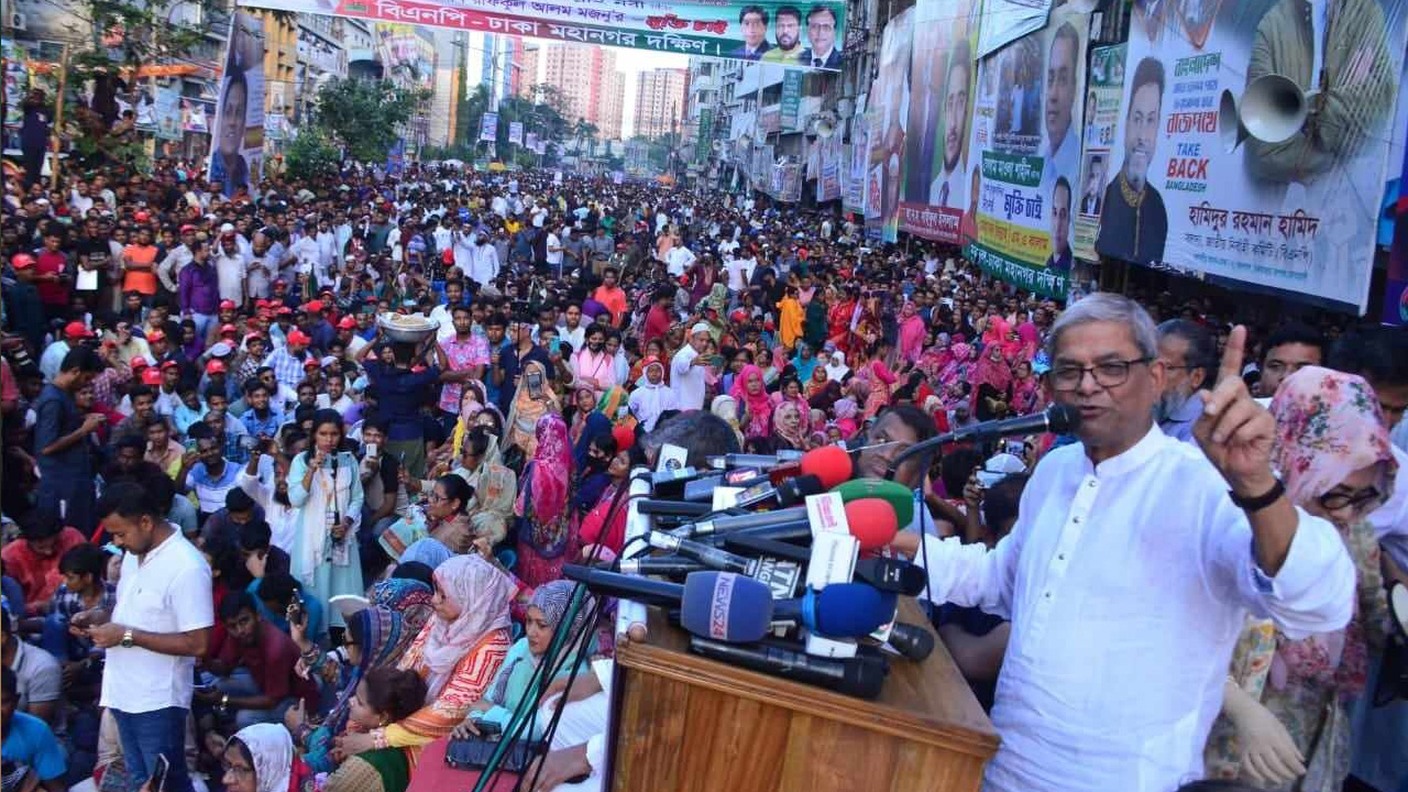 বাংলাদেশের গণতন্ত্র লাইফ সাপোর্টে : মির্জা ফখরুল