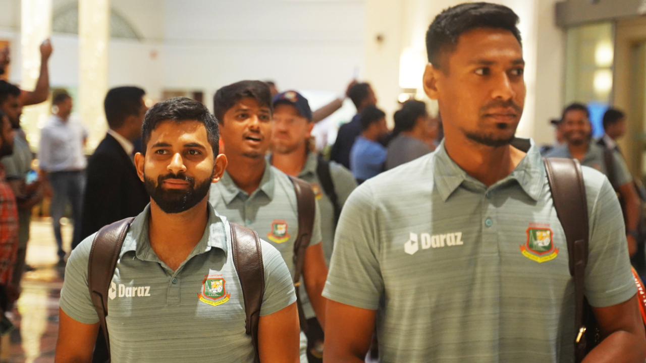 হতাশার এশিয়া কাপ মিশন শেষে দেশে ফিরেছে বাংলাদেশ ক্রিকেট দল। ছবি : সংগৃহীত