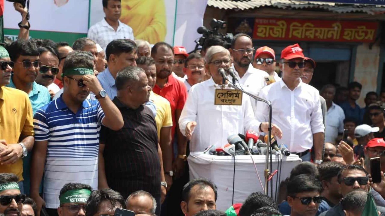 তারুণ্যের রোডমার্চের উদ্বোধনী অনুষ্ঠানে বক্তব্য রাখছেন বিএনপি মহাসচিব মির্জা ফখরুল ইসলাম আলমগীর। ছবি : কালবেলা