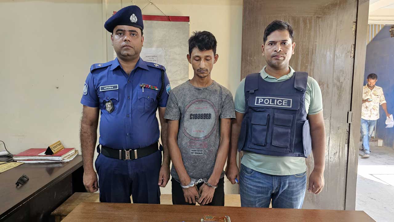 গ্রেপ্তার মো. আনোয়ার হোসেন। ছবি : কালবেলা