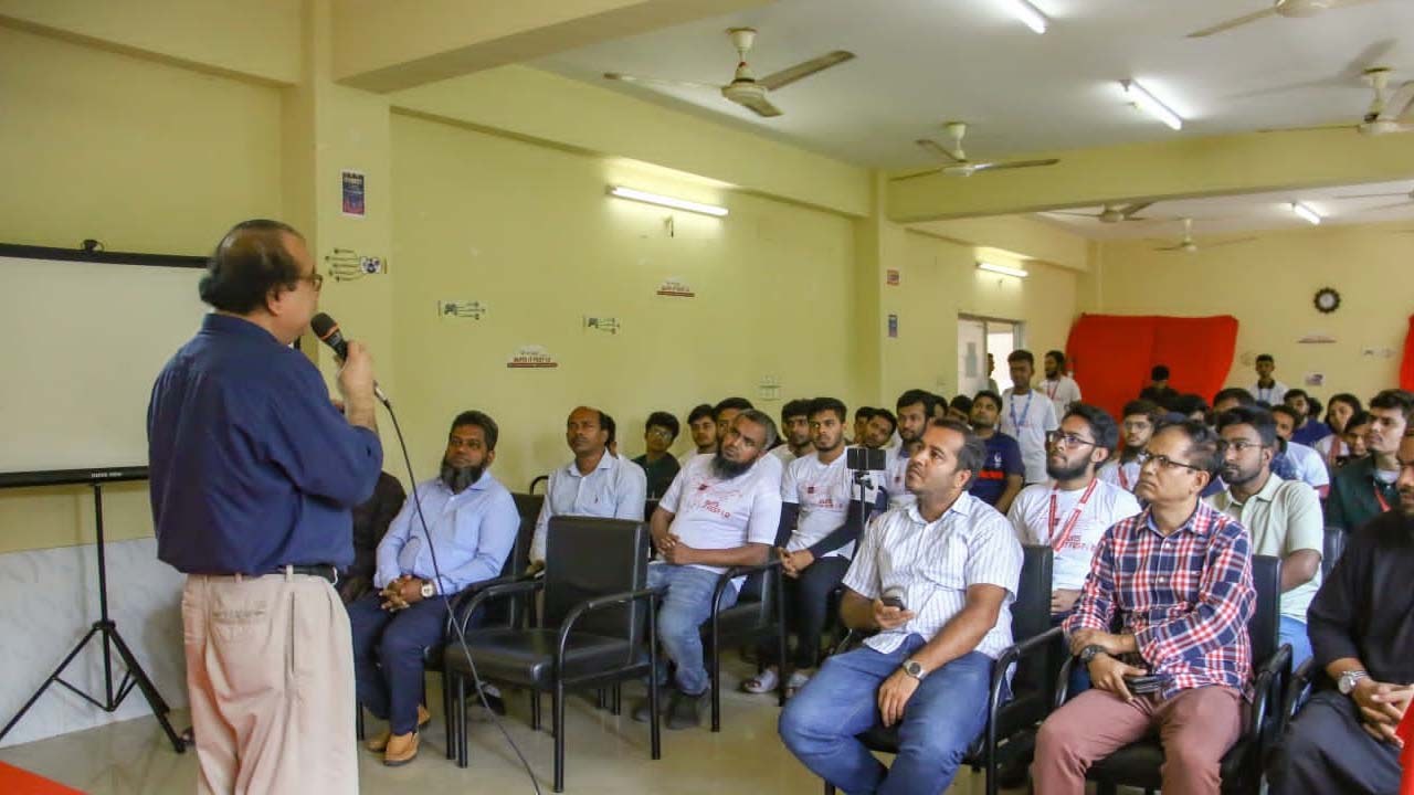 বরিশাল বিশ্ববিদ্যালয়ে তিন দিনের আইটি ফেস্ট আজ শনিবার শুরু হয়েছে। ছবি : কালবেলা
