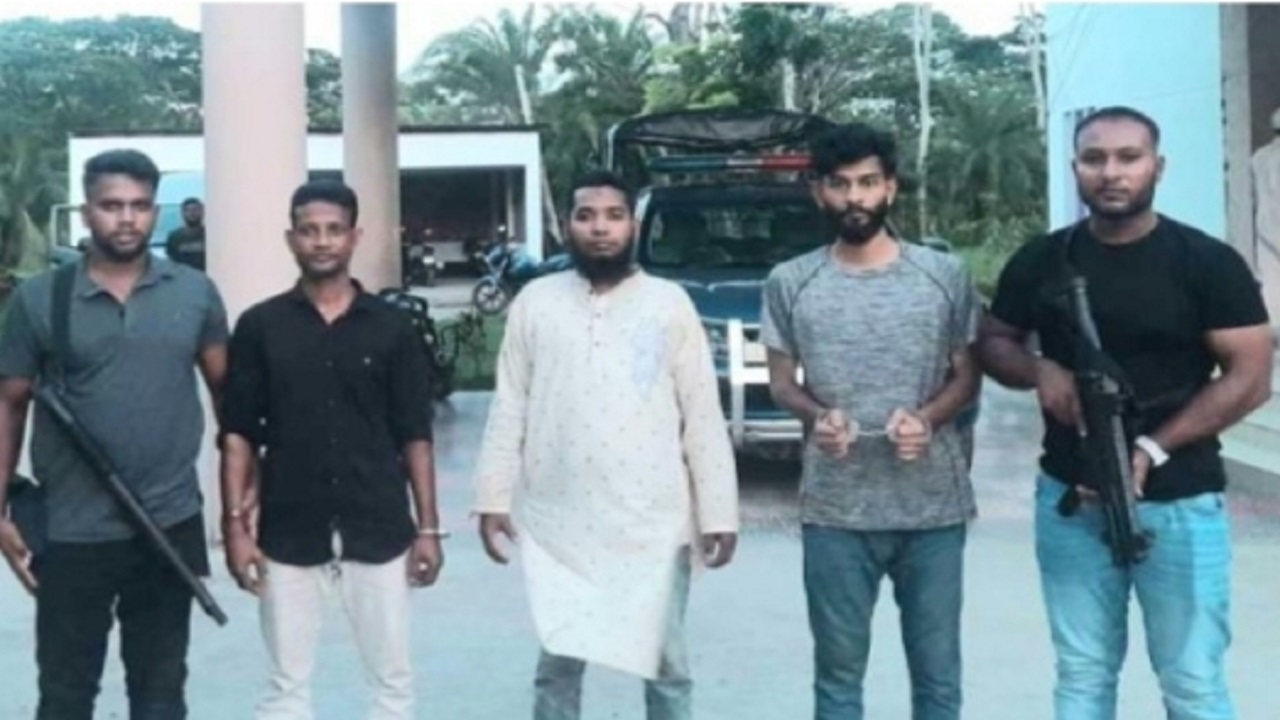 আটককৃত তিন জঙ্গি। ছবি : সংগৃহীত