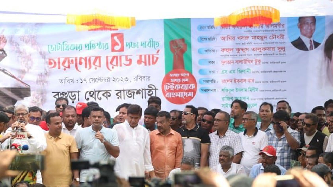 গুড়া হাটখোলা মাঠে ‘তারুণ্যের রোডমার্চ’ শুরুর আগে সংক্ষিপ্ত সমাবেশে মির্জা ফখরুল। ছবি : সংগৃহীত