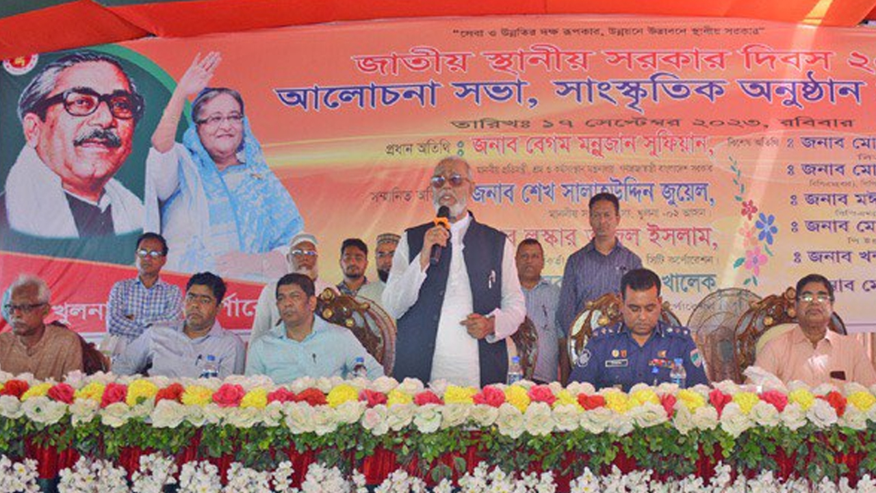 খুলনায় জাতীয় স্থানীয় সরকার দিবসের তিন দিনব্যাপী মেলা রোববার উদ্বোধন করা হয়। ছবি : কালবেলা
