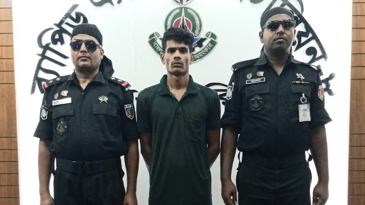 নার্সকে শ্লীলতাহানি এবং কুপিয়ে জখম করার অভিযোগে গ্রেপ্তার আরিফ সিকদার। ছবি : কালবেলা