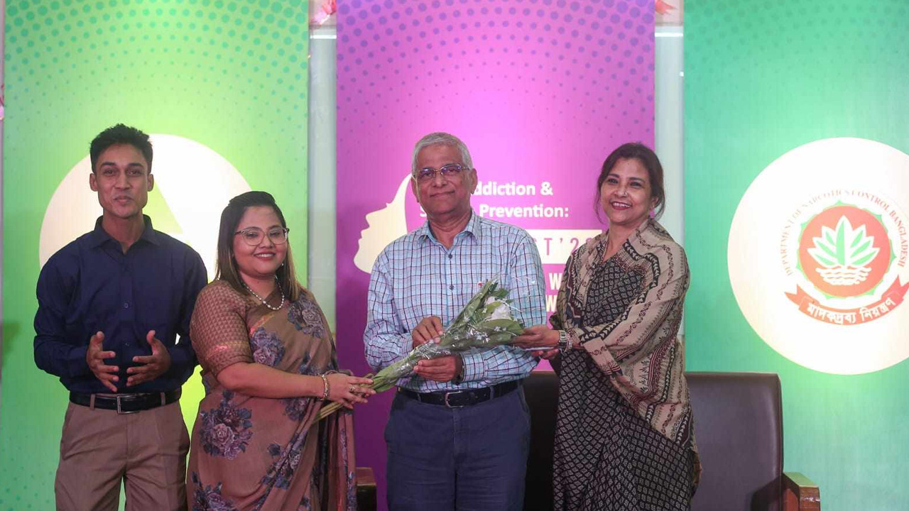 ‘মাদকাশক্তি ও আত্মহত্যা প্রতিরোধ : নারী ক্ষমতায়নে মানসিক স্বাস্থ্যের ভূমিকা’ শীর্ষক সিম্পোজিয়ামে পরিকল্পনা প্রতিমন্ত্রী ড. শামসুল আলম। ছবি : কালবেলা